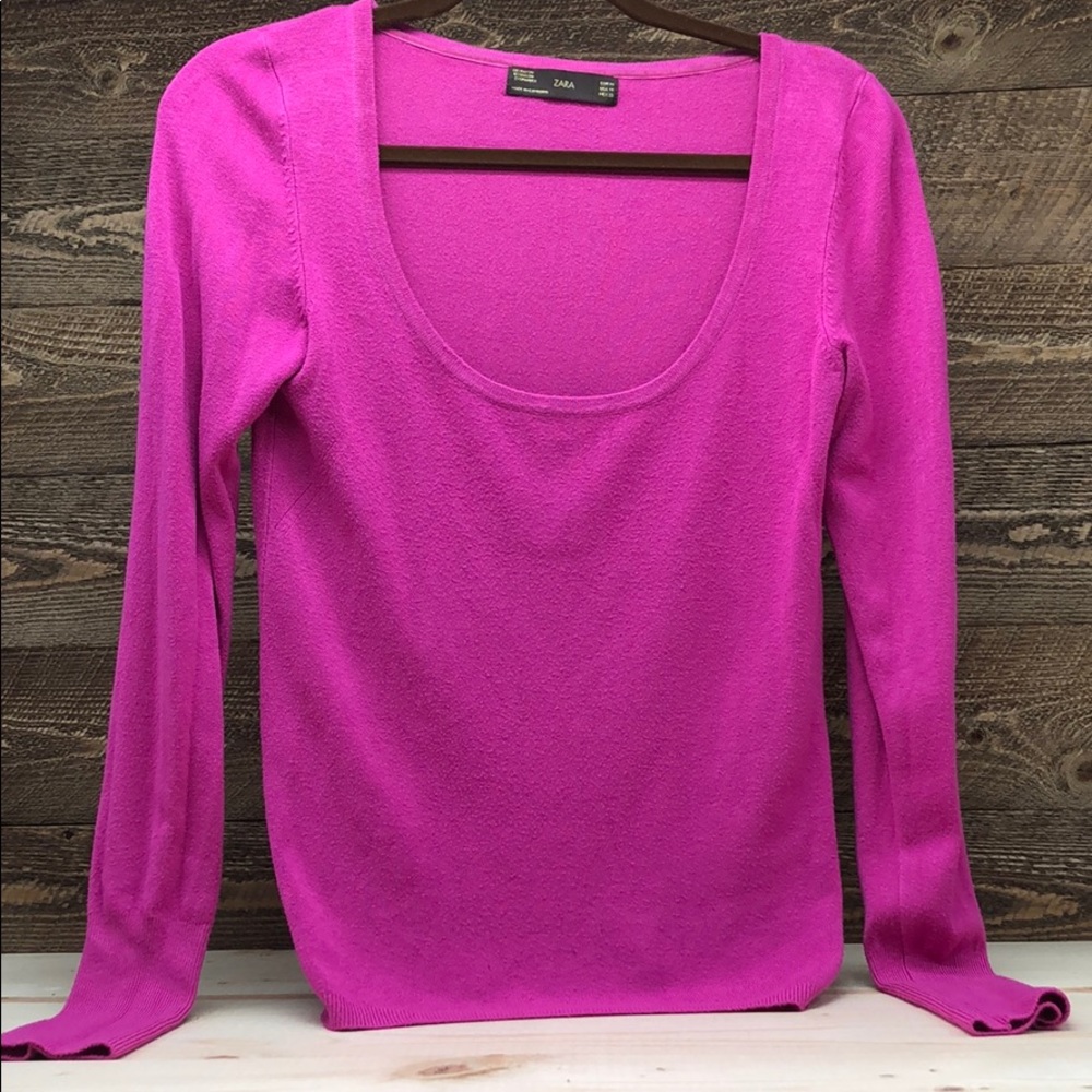 ZARA Sweater with long sleeves.